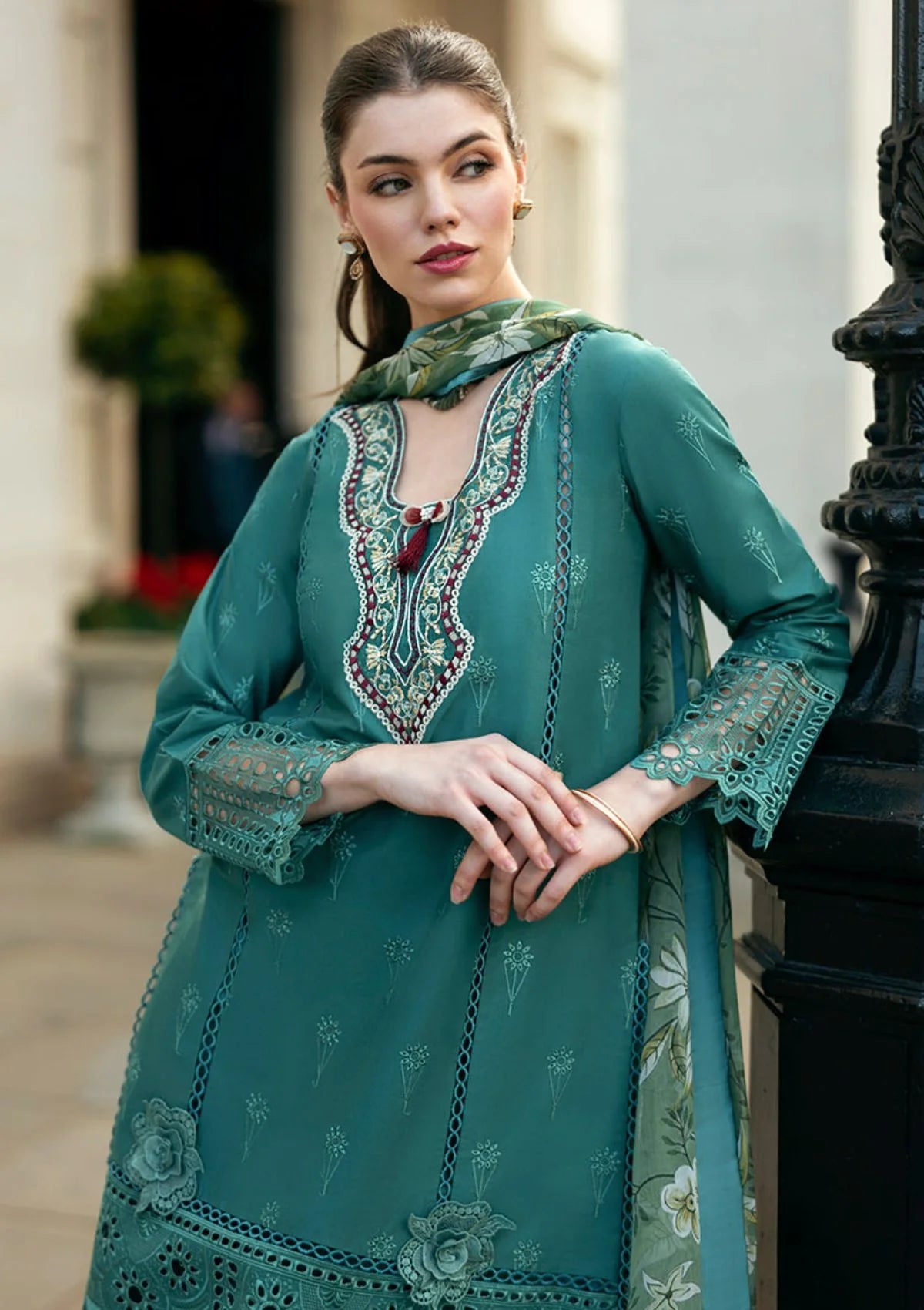 Mushq Dhanak Embroidered shirt with printed wool shawl