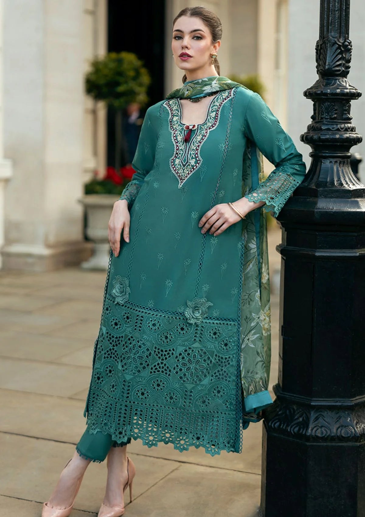 Mushq Dhanak Embroidered shirt with printed wool shawl